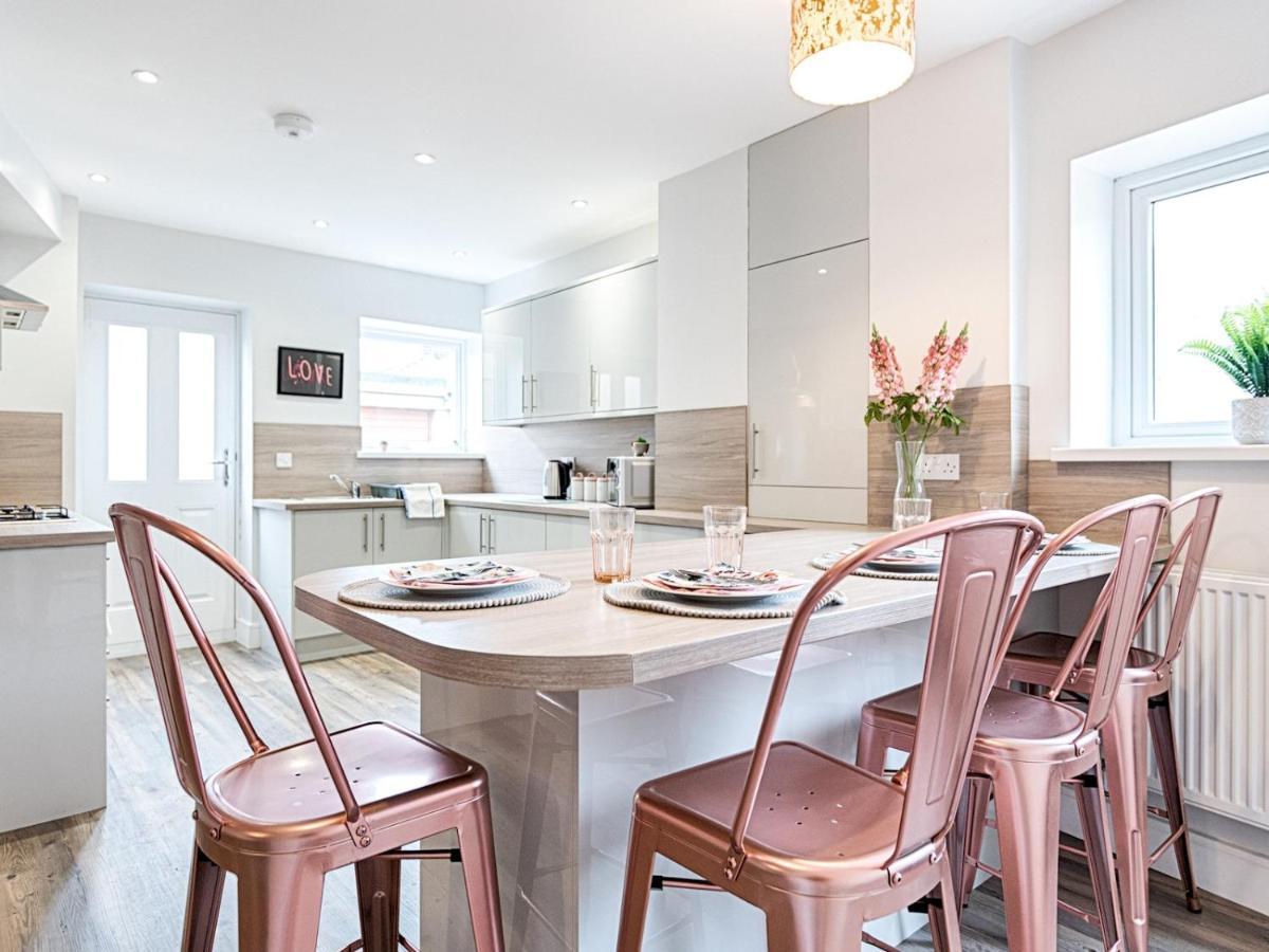 Pass The Keys Luxury Bright Spacious Family Home - Near Beaches Swansea Exterior photo